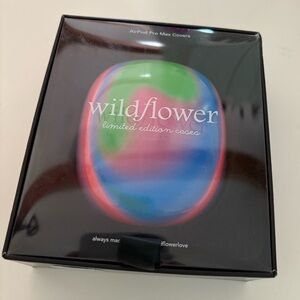 NWT Urban Outfitters Wildflower Aura AirPods Max Cover